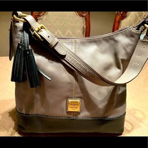 Dooney & Bourke Pebble Leather Extra Large Sac Taupe/Black w/ bonus D&B wallet